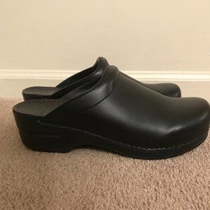 NEW Wmns Black Dansko Clogs Size 42/11.5-12